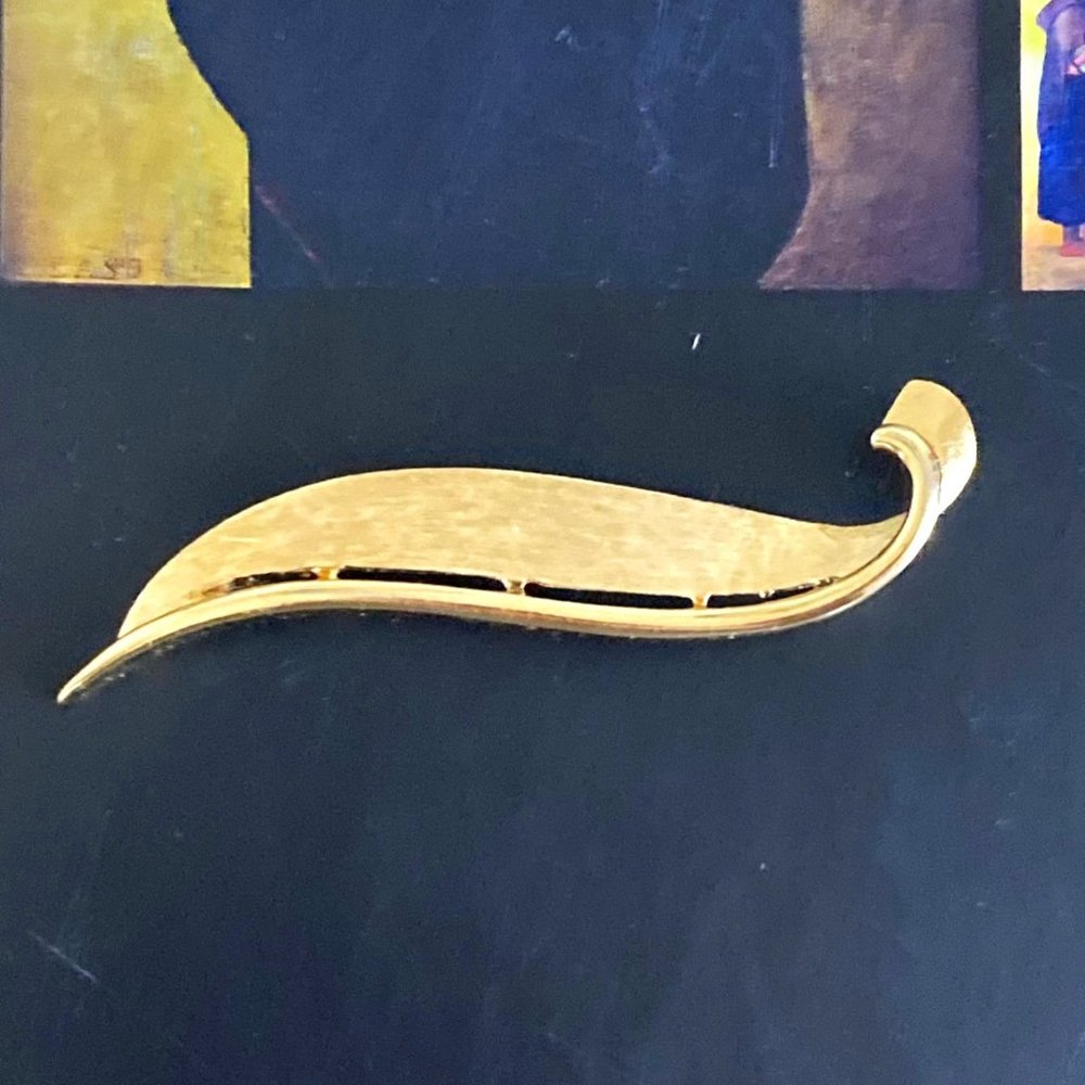 Golden curling leaf brooch signed Boucher